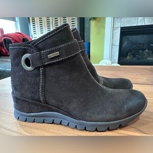 Bionica Women’s All-Weather Ankle Boots – Size 7M – Suede – Side Zip, Flawless